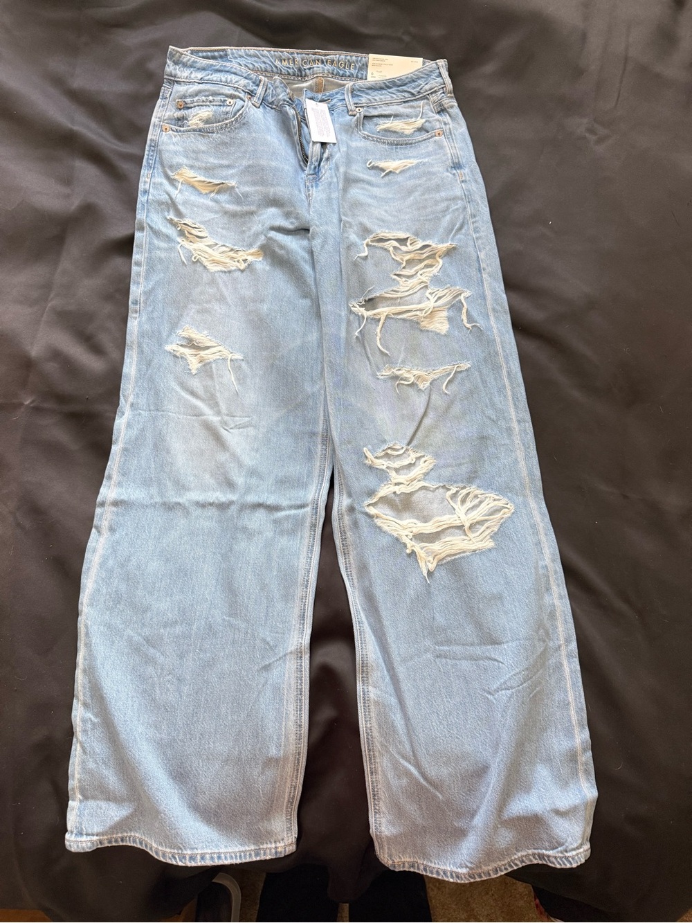 American Eagle NWT low rise skater jean